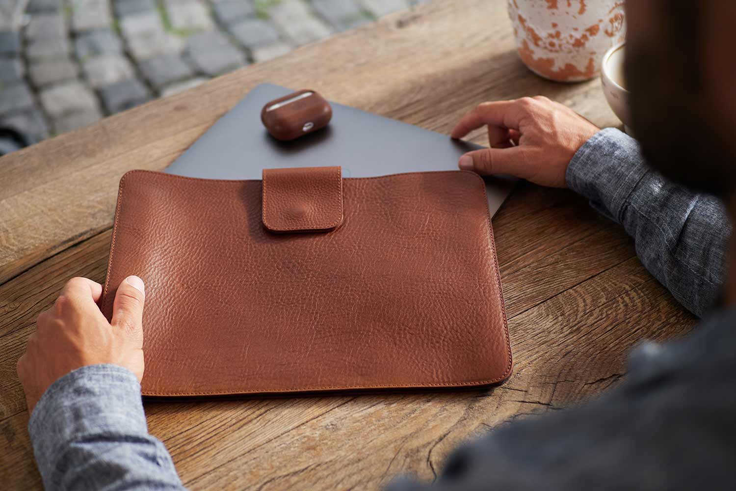 Die iPad Air Hülle Leder vereint Natürlichkeit mit Sicherheit und Eleganz