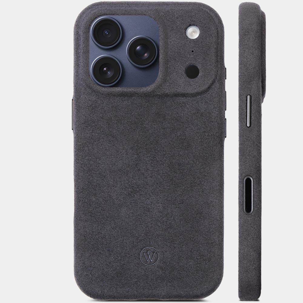 iPhone 17 Pro Alcantarahülle Charcoal Grey – Seitenansicht mit Kameraschutz, Premium Good Wilhelm Case, auch als iPhone 17 Pro Max Alcantarahülle erhältlich