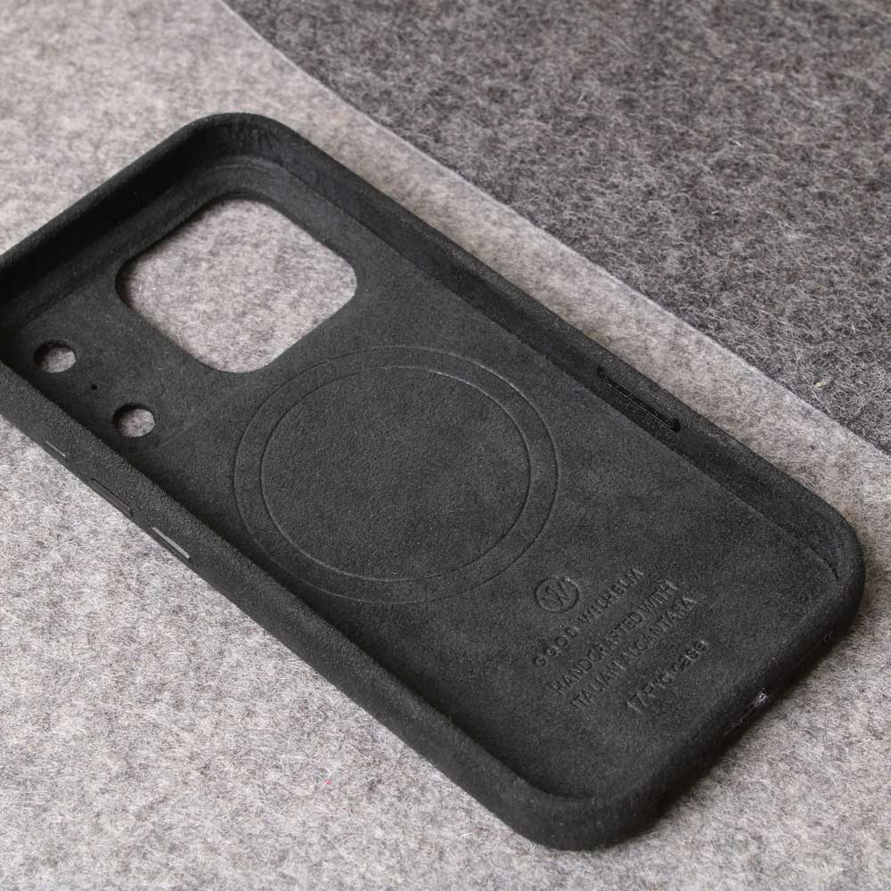 iPhone 17 Pro Alcantarahülle Midnight Black – vollständig geschlossenes Alcantara Case mit 360 Grad Schutz, edle Good Wilhelm Schutzhülle, auch für iPhone 17 Pro Max geeignet