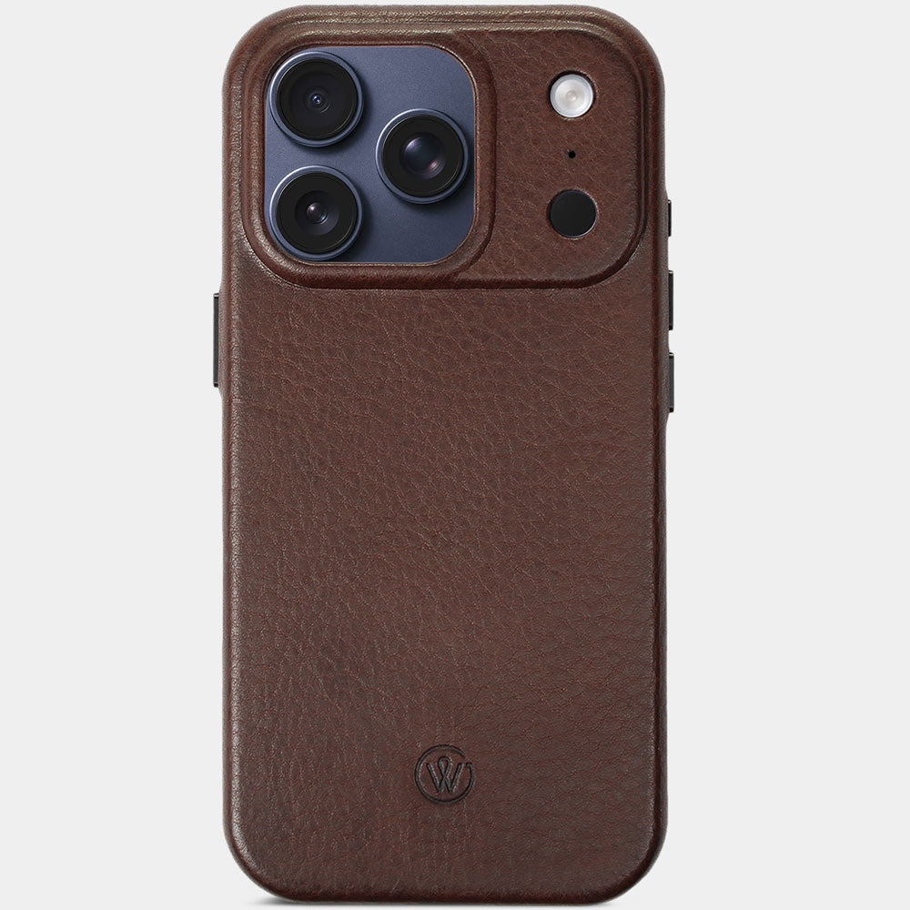 iPhone 17 Pro Hülle Leder Chocolate Braun – Vorderseite mit iPhone, Premium Lederhülle von Good Wilhelm, kompatibel auch als iPhone 17 Pro Max Hülle Leder