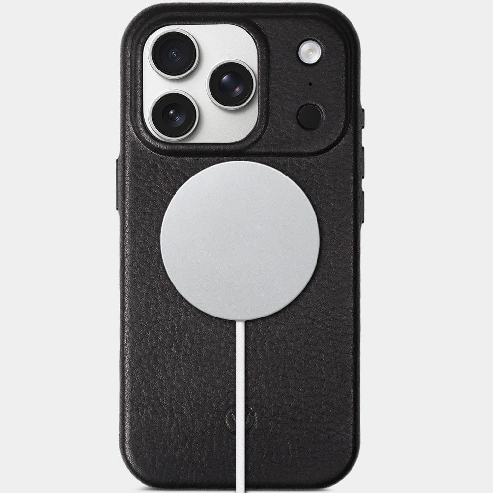 iPhone 17 Pro Hülle Leder Schwarz – Vorderseite mit MagSafe Ladegerät, edle Echtleder Schutzhülle von Good Wilhelm, kompatibel mit iPhone 17 Pro Max