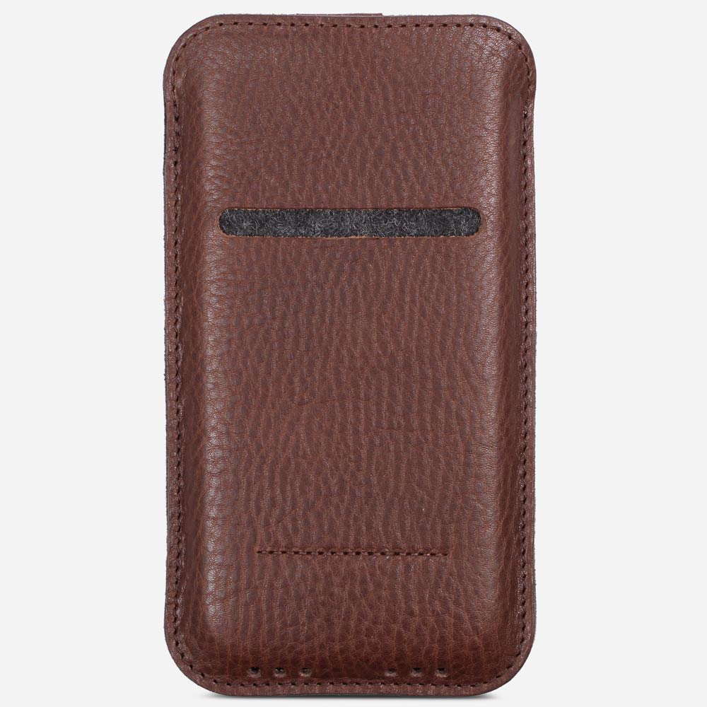 Hochwertiges iPhone Leder Sleeve von Good Wilhelm in Chocolate Braun – edle pflanzlich gegerbte iPhone Hülle mit Kartenschlitz für Geldscheine und Kreditkarten, innen mit weichem Wollfilz gefüttert.