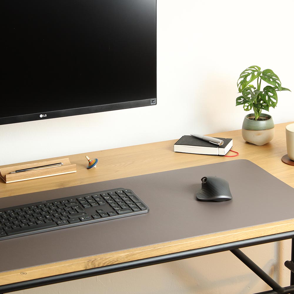 Schreibtischunterlage aus nachhaltigem Linoleum von Goodwilhelm