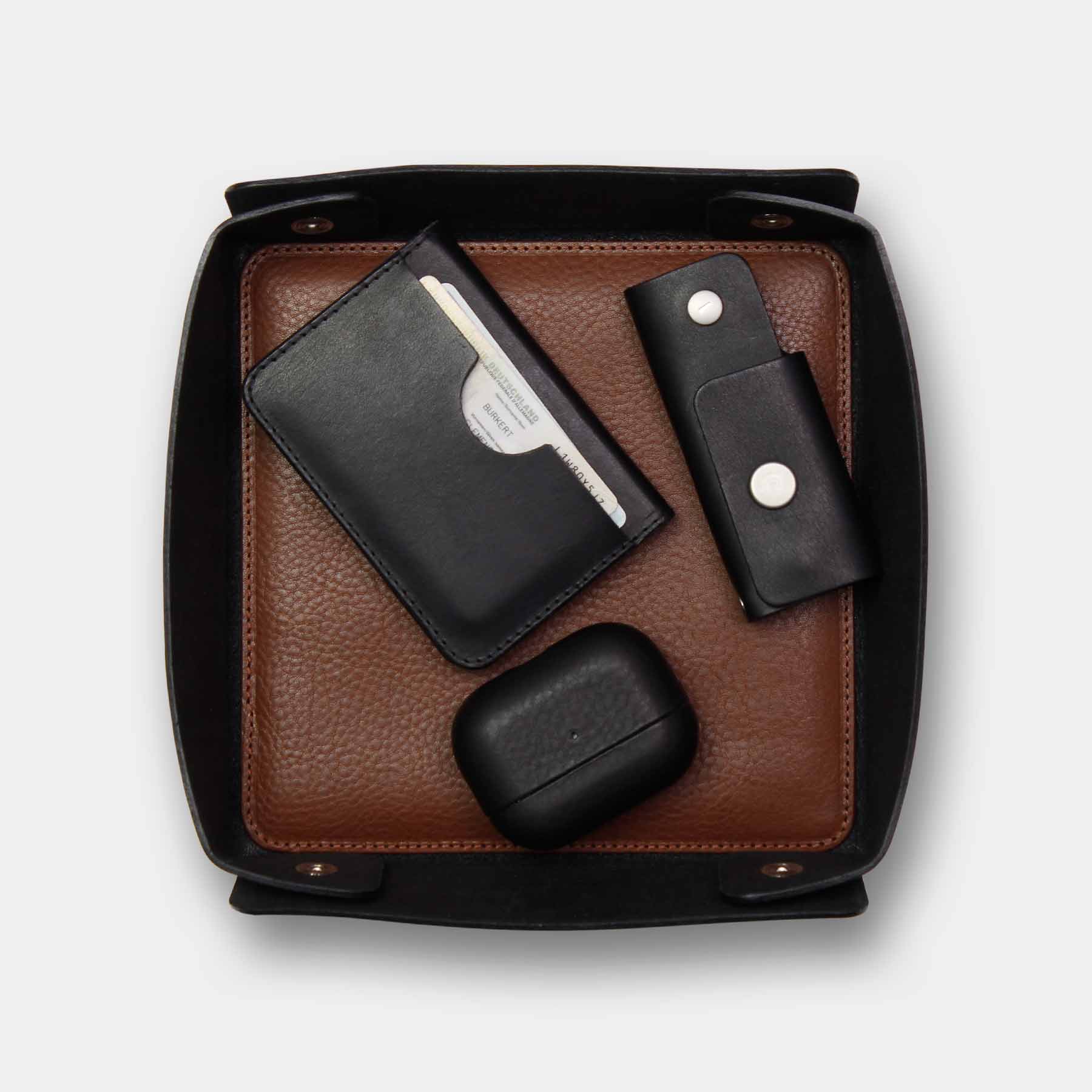 Taschenleerer FELIX aus Leder von Goodwilhelm in der Farbe black von oben