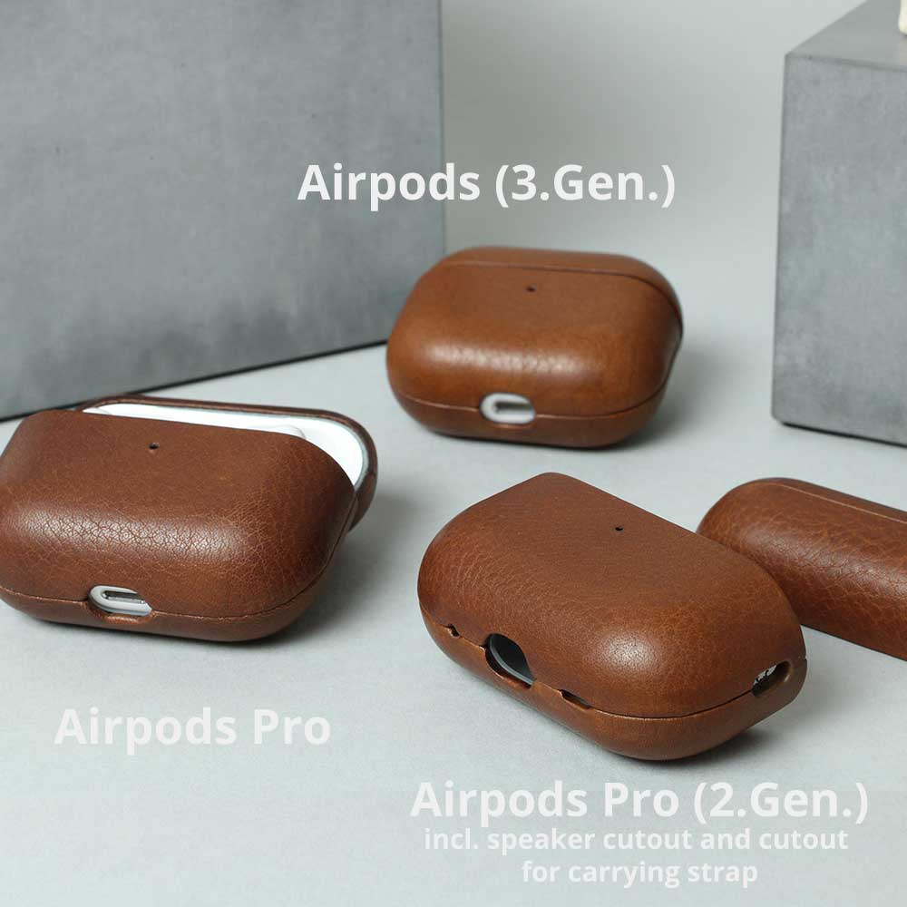 Anordnung von Airpods und Airpods Pro Leder Hüllen in der Frabe Cognac von Goodwilhelm
