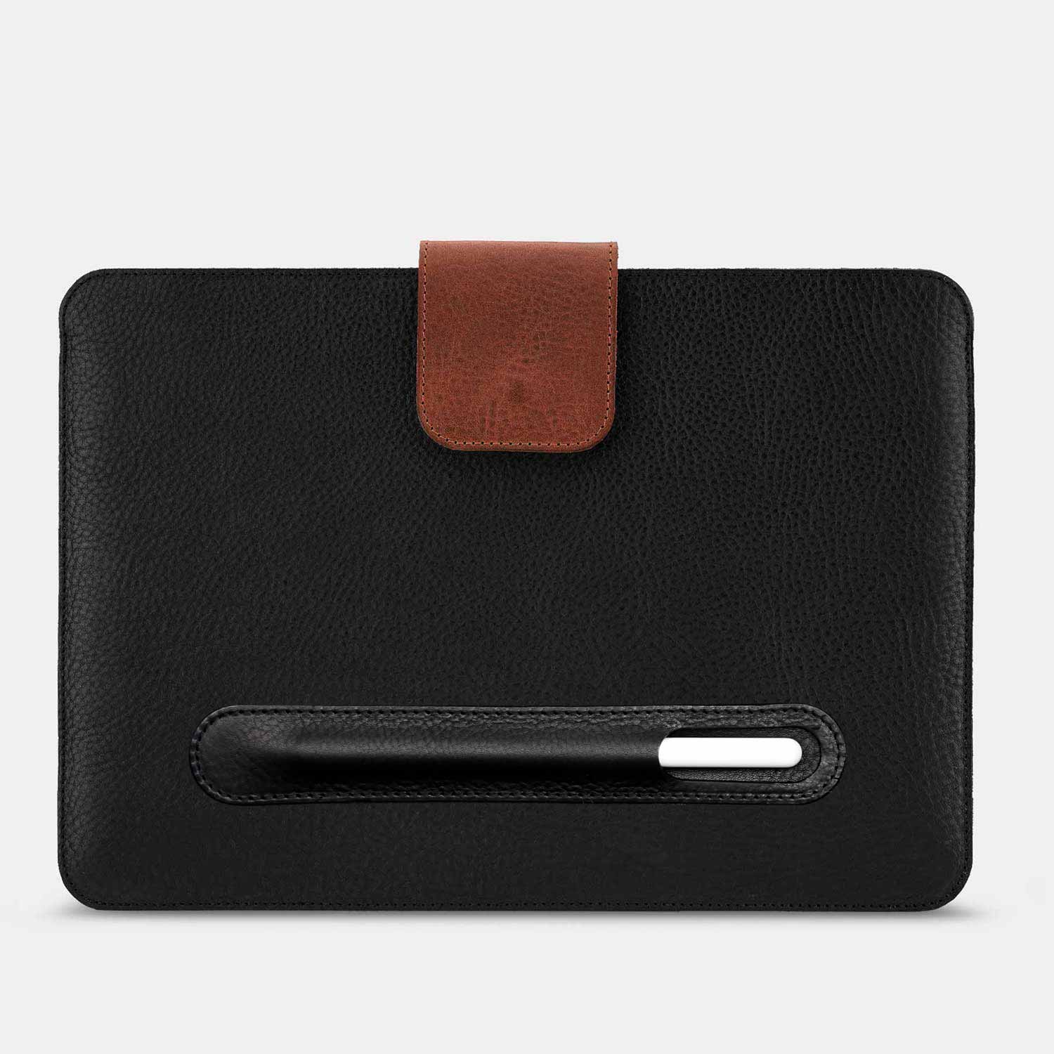 iPad Hülle LUDWIG von Goodwilhelm in der Farbe black mit Apple Pencil