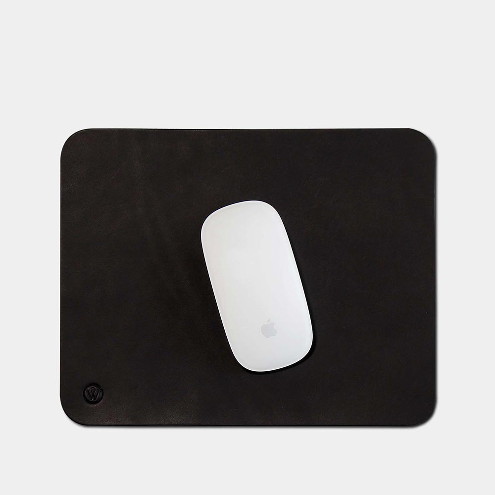 Computermaus auf Leder Mauspad OSKAR von Goodwilhelm in der Farbe black von oben
