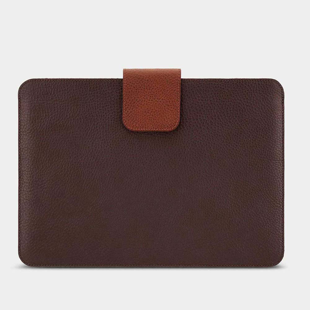 Surface Pro Hülle aus Dunkelbraunem Leder von Good Wilhelm