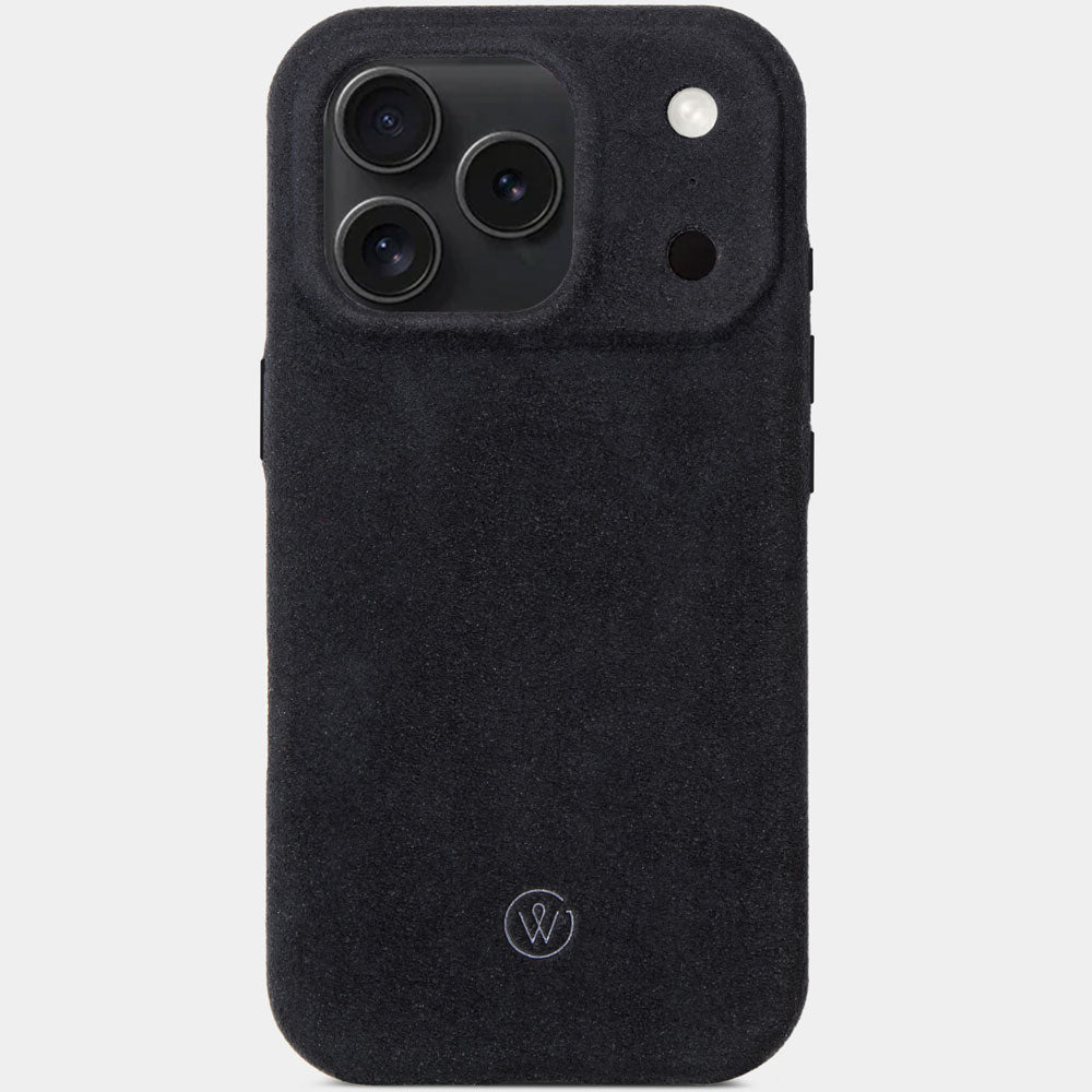 iPhone 17 Pro Alcantarahülle Midnight Black – Vorderseite mit iPhone, edle Schutzhülle von Good Wilhelm, kompatibel mit iPhone 17 Pro Max