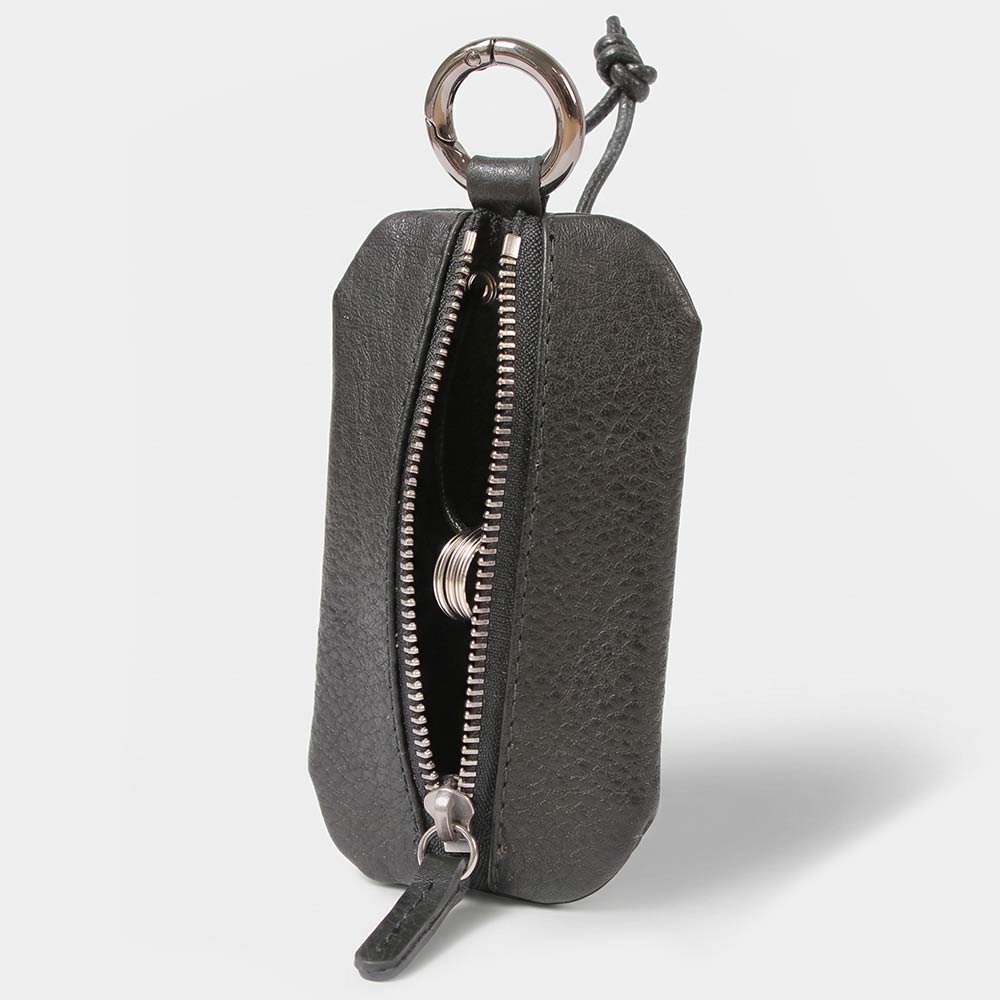 Offene Schlüsseltasche aus Leder in Schwarz von Good Wilhelm mit Reißverschluss und Schlüsselring