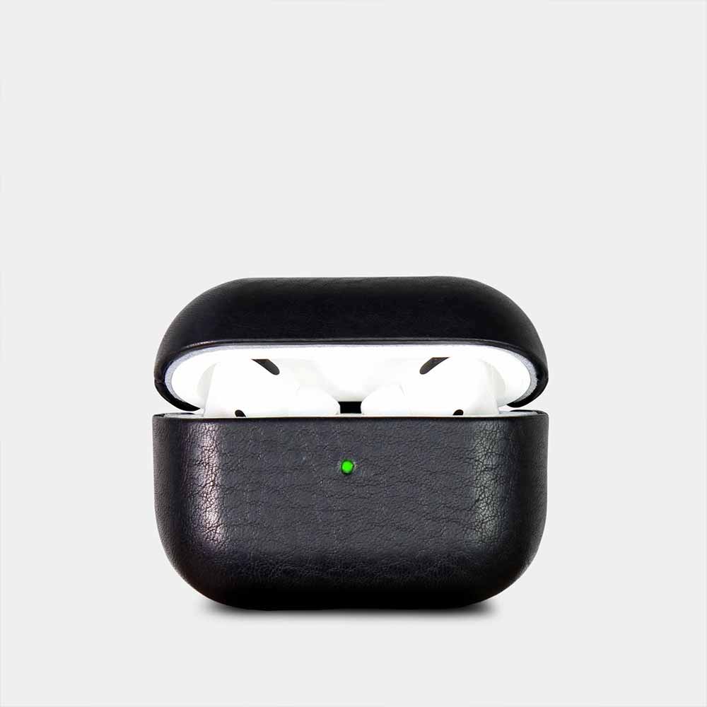 Vorderseite des Airpods Pro Cases YOHANN in black von Goodwilhelm